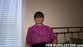 Patetična sissy djevojka ponižena u sesiji dominacije