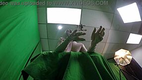 Scarlett johnson gets her pink morph toy deep in pussy pov fetish action!