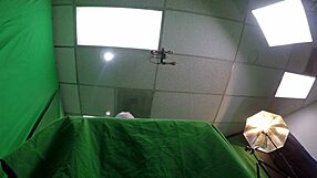 Scarlett johnson gets her pink morph toy deep in pussy pov fetish action!