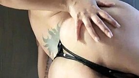 te gusta mi panocha, chica? dime si quieres probar esta latina caliente y sus curvas jugosas ahora mismo!