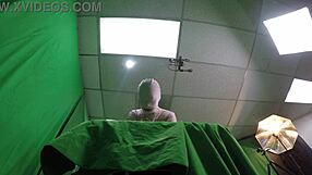 Scarlett johnson gets her pink morph toy deep in pussy pov fetish action!