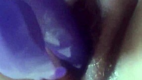 morgendlicher fick nach creampie - german girl uses dildo on wet pussy in web chat