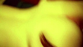 Η τριχωτή κόκκινη γυναίκα μου παίρνει μεγάλο μαύρο πούτσο για πρώτη φορά