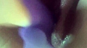 morgendlicher fick nach creampie - german girl uses dildo on wet pussy in web chat