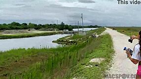 J·麦克狗狗式捅PAWG凯尔西·门罗在水边，骑乘和户外POV颜射