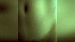 Sexo con mi novia de 18 años, ¿cómo se siente su cuerpo apretado? Dime todo.