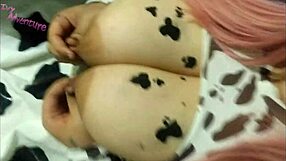 ถ้า MILF อวบชุดวัวอมควยแล้วโดนแตกนมธรรมชาติ?