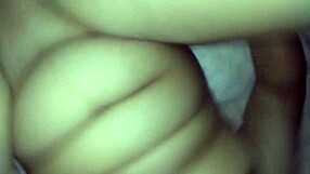 Boleh kau tanggung faraj merah ketat amatir Asia menitis air mani dalam detail close-up?