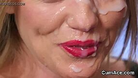 Boneca maluca leva carga de porra no rosto, chupando forte!