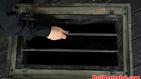 E aí, olha só... beleza submissa de tetas grandes fica amarrada e humilhada