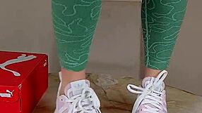 Sneaker unboxing and try on session