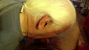 Стар дядо ампутиран разказва как дава сочно чукане на космат татко