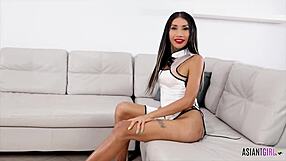 Asiantgirl laukeaa kovaa soolotoiminnassa