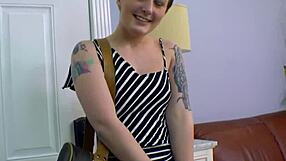 टैटू वाली ओमेगा और कर्वी नर्ड के ली ने ग्रुप में चूत और लंड खाए