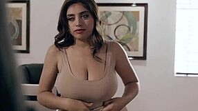 Hej, chcesz zobaczyć milf z wielkimi cyckami, jak ostro ją rżną i robią głębokie gardło?