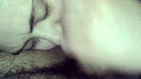 Ретро Сперма Брызжет После Интенсивного Минета с Facial