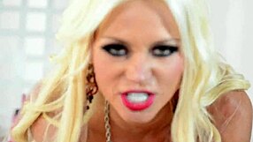 金发Nikita Von James脱光被猛操