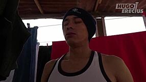 Vizinho curioso molha a lavadeira latina com desejo bruto