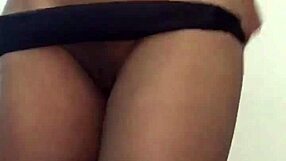 Ebony Solo Babe Exposes Herself