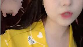 Bigo Live шоу с сексуальной демонстрацией сиськи