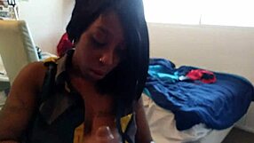 Ebony angel Harley Hunter naredi popoln blowjob