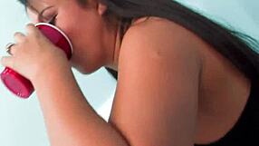 Brooke Brand organiza orgía salvaje con milfs