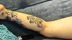 Hey, check my hermanastra's crazy cameltoe, you gotta see this!