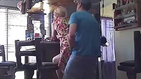 Caméra espion attrape ma femme qui baise le voisin de 18 ans