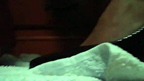 Big butt hooker shakes her ass on the street while teasing clients 😏