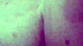 Big butt hooker shakes her ass on the street while teasing clients 😏