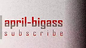 Tini kurva lenyeli a mostohaapa pisijét az utcán nyilvános kültéri jelenetben.