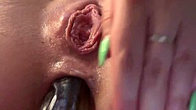 O rany, mój pierwszy anal był dziki... podwójna penetracja sprawiła, że tak się trzęsłam!