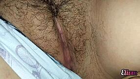 Roztomilá nevlastná sestra rozťahuje nohy, nechá ma dotknúť mokrej pičky