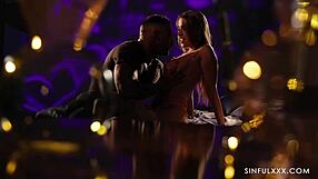 For fanden! Hård ridetur til Kneppebyen med en lækker milfs barberede fisse