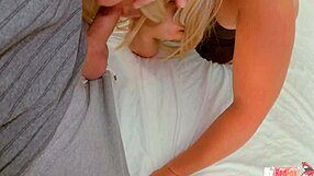 Madrastra Rubia Est Chupando La Polla Y Recibiendo Semen En Su Co�o