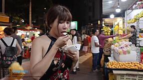 Pasangan Malaysia Seksi Beri Petunjuk untuk Seronok Awam