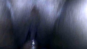 Fudendo minha prima escondido e gozei dentro da sua buceta lisinha!