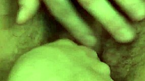 Jonge harige zwangere tiener diep geneukt