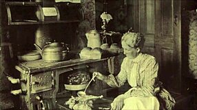 Винтажный лесбийский рождественский порно с натуральными сиськами и праздничными призраками