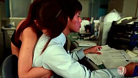 Pozdní kancelářská aféra se svůdnou šéfkou