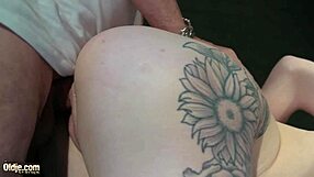 สาว18+ ดูดควยแข็งปู่ โดนซอยหีแน่น แล้วกลืนน้ำแตกหมด