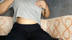 离婚妻子在自慰时说脏话直到高潮