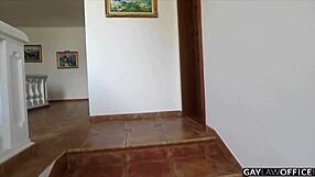 वाह! मार्क रिच ने गे ऑफिस थ्रीसम में बेयरबैक के बाद कम खाया