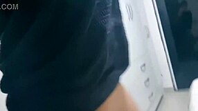 hey, mom's hot friend bianca naldy sucks in the kitchen