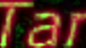 Horký sex v autě s roztrhanými džínami při veřejném venkovním šukání