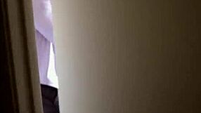 Заварена дъщеря жадува вниманието на заварения татко след колеж