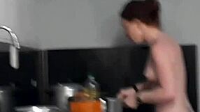 N�o Consigo Despedir Essa Empregada com Bunda Gostosa que Me Excita na Faxina Semanal