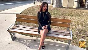 Reyna most két kemény faszra vágyik szűk puncijába