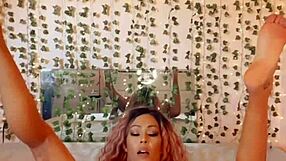 Rødhårede Yenniferpink kneppes hårdt mens musik spiller