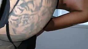 كاميلي كامبوس تمزق خجلها من قبل عميل جائع في عمل شي ميل خشن. جسدها يأخذ كل دفعة قوية.